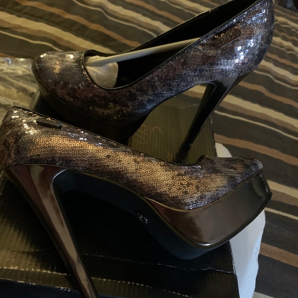 Dereon heels - Picture 1 of 3